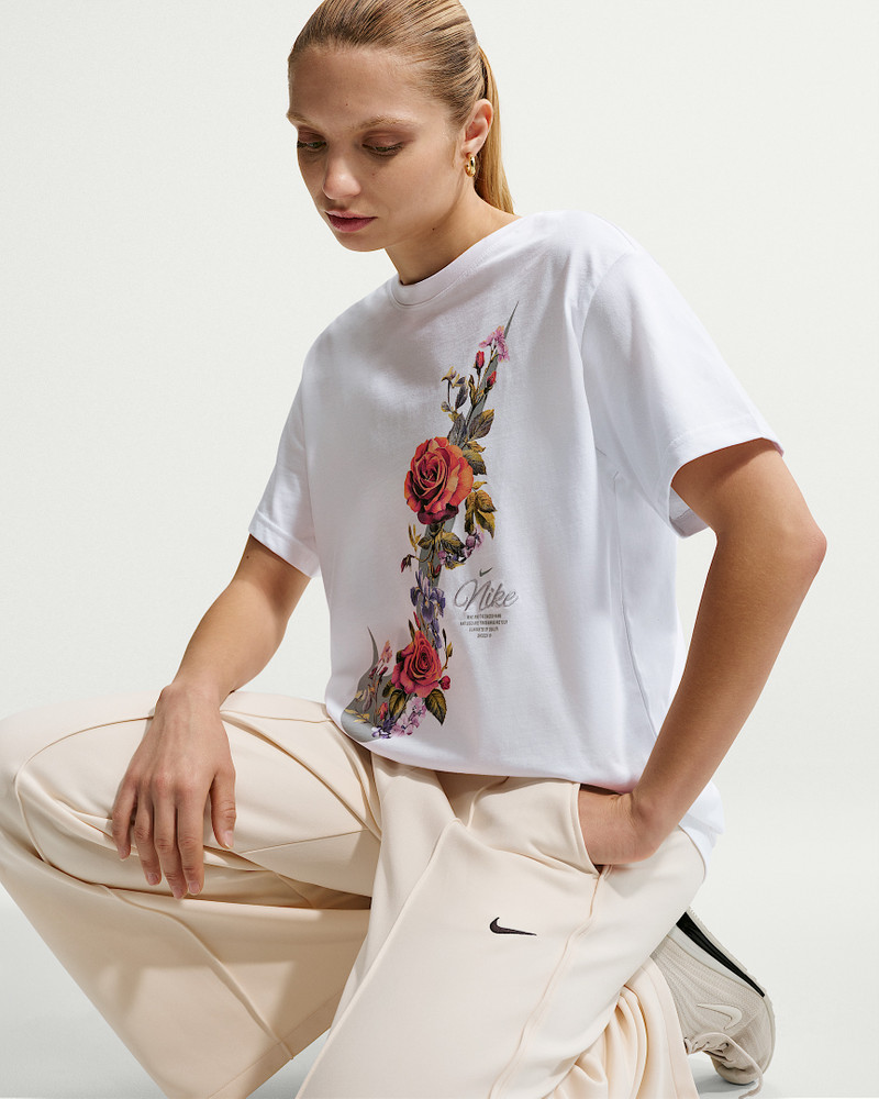 Nike Sportswear Women's T-Shirt 1