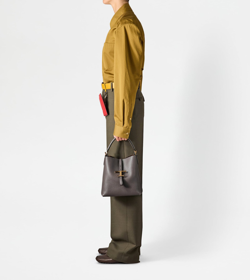 T TIMELESS BUCKET BAG IN LEATHER MINI - GREY 8