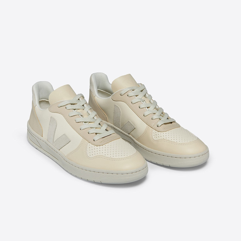 VEJA V-10 LEATHER MULTICO CASHEW PIERRE outlook