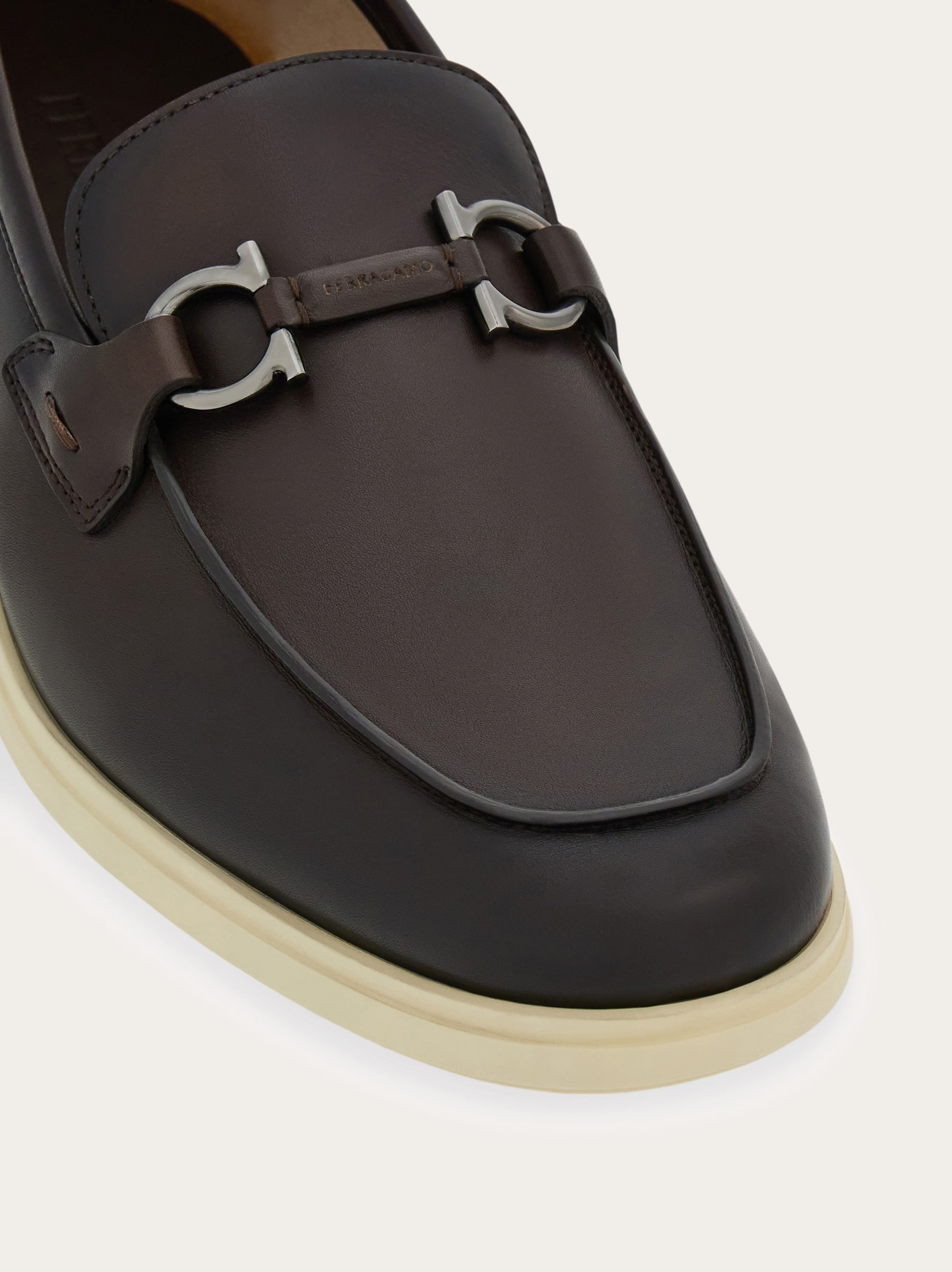 Casual loafer with Gancini ornament - 7