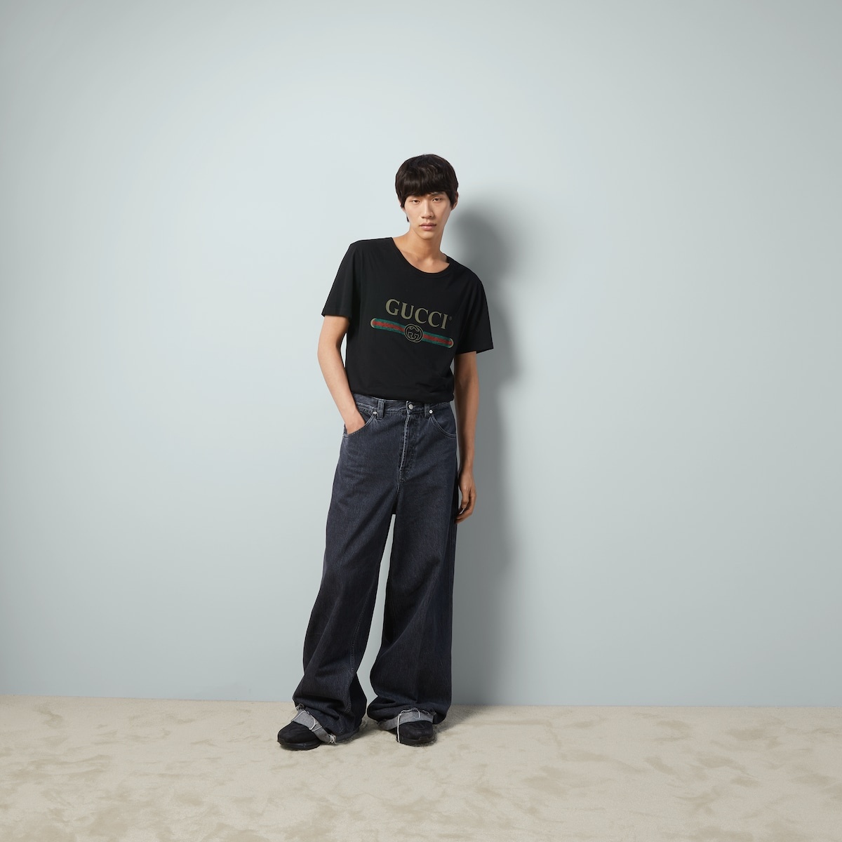 Oversize washed T-shirt with Gucci logo - 2