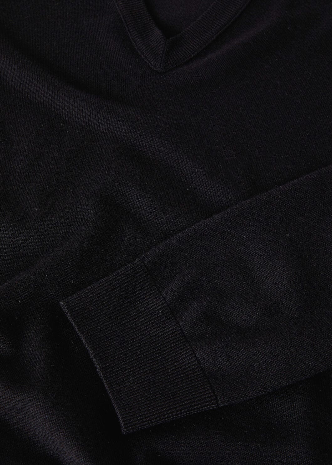 The Gift of Kings® V-Neck - 8