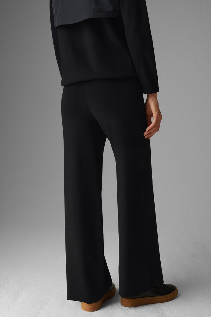 Susy 7/8 knitted pants in Black - 3