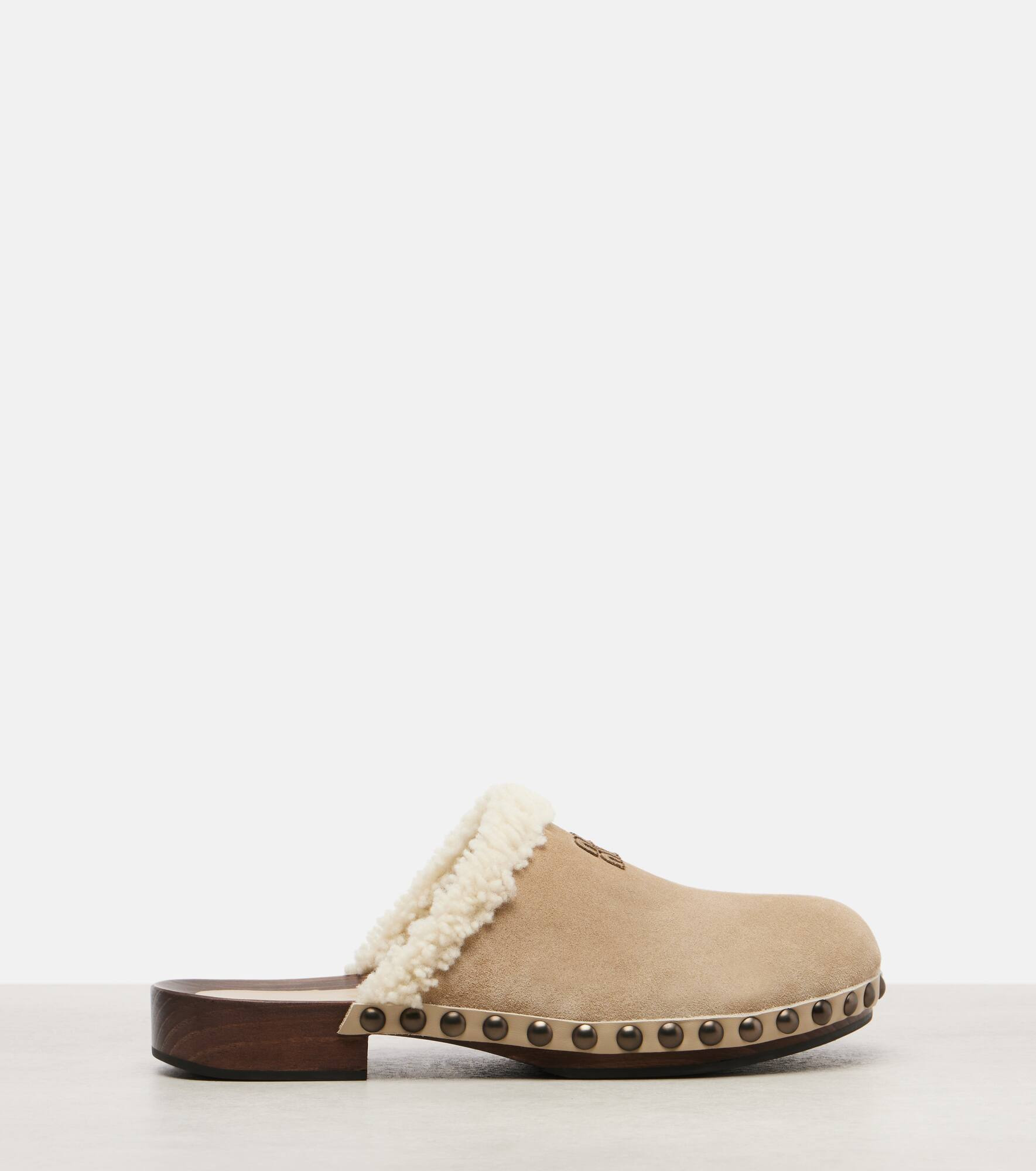 Shearling-trimmed suede clogs - 4