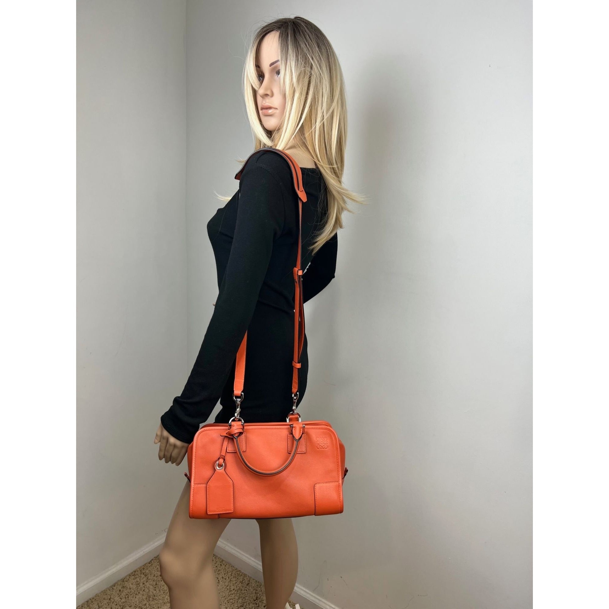 LOEWE Cal.fskin Amazona 28 Orange Shoulder Bag - 6