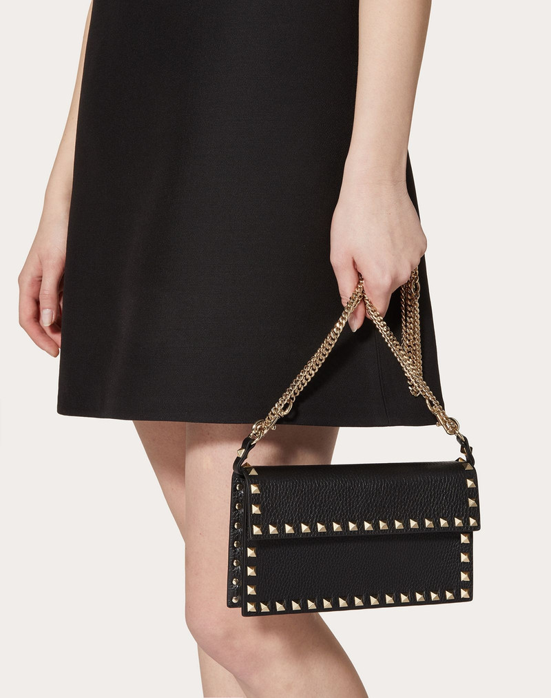 ROCKSTUD GRAINY CALFSKIN POUCH WITH ADJUSTABLE CHAIN STRAP 5