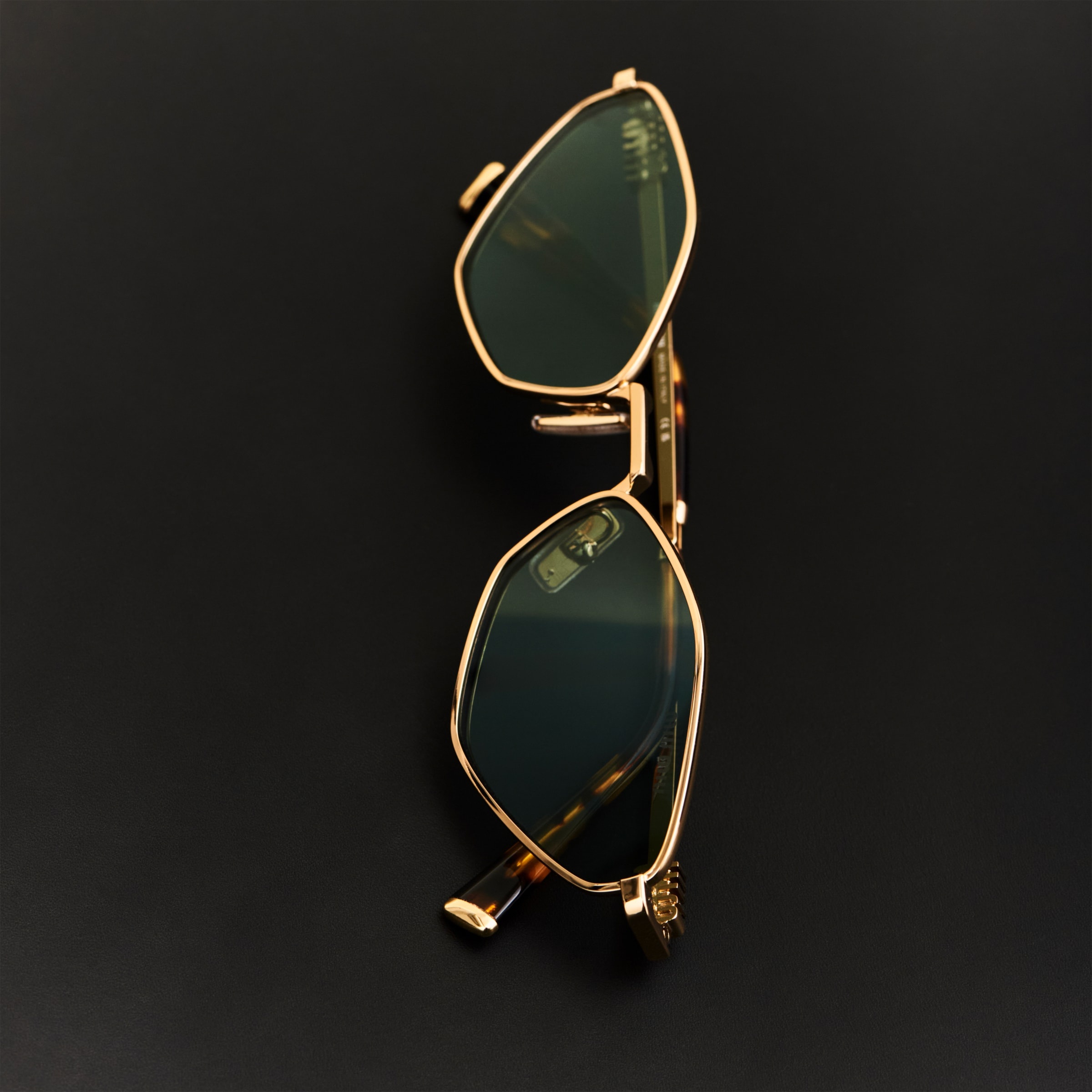 Miu Miu Miu Regard sunglasses | REVERSIBLE