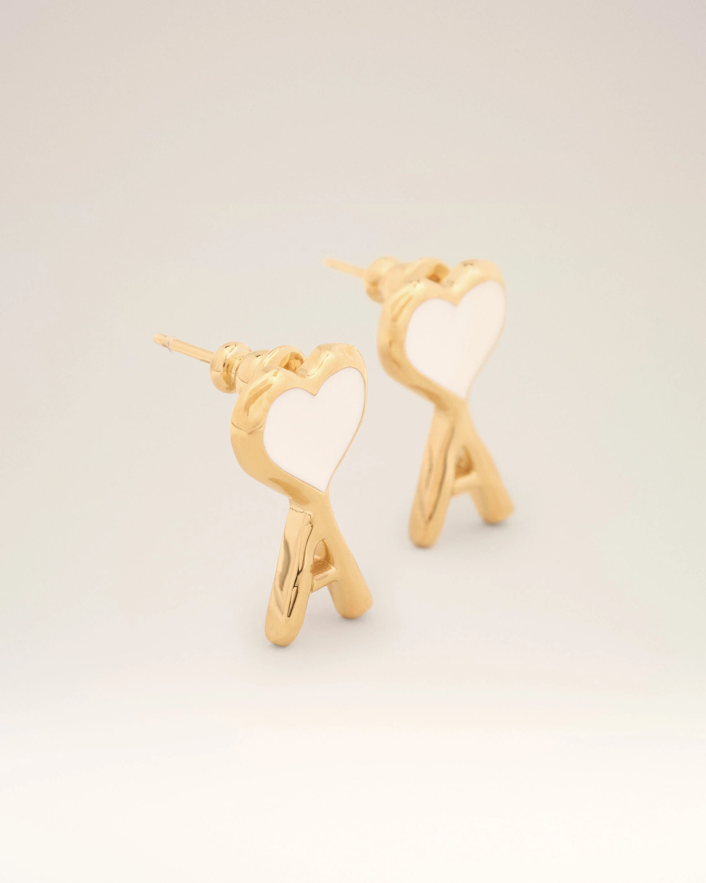GOLD BRASS EARRINGS WITH WHITE HAMMERED AMI DE COEUR - 1