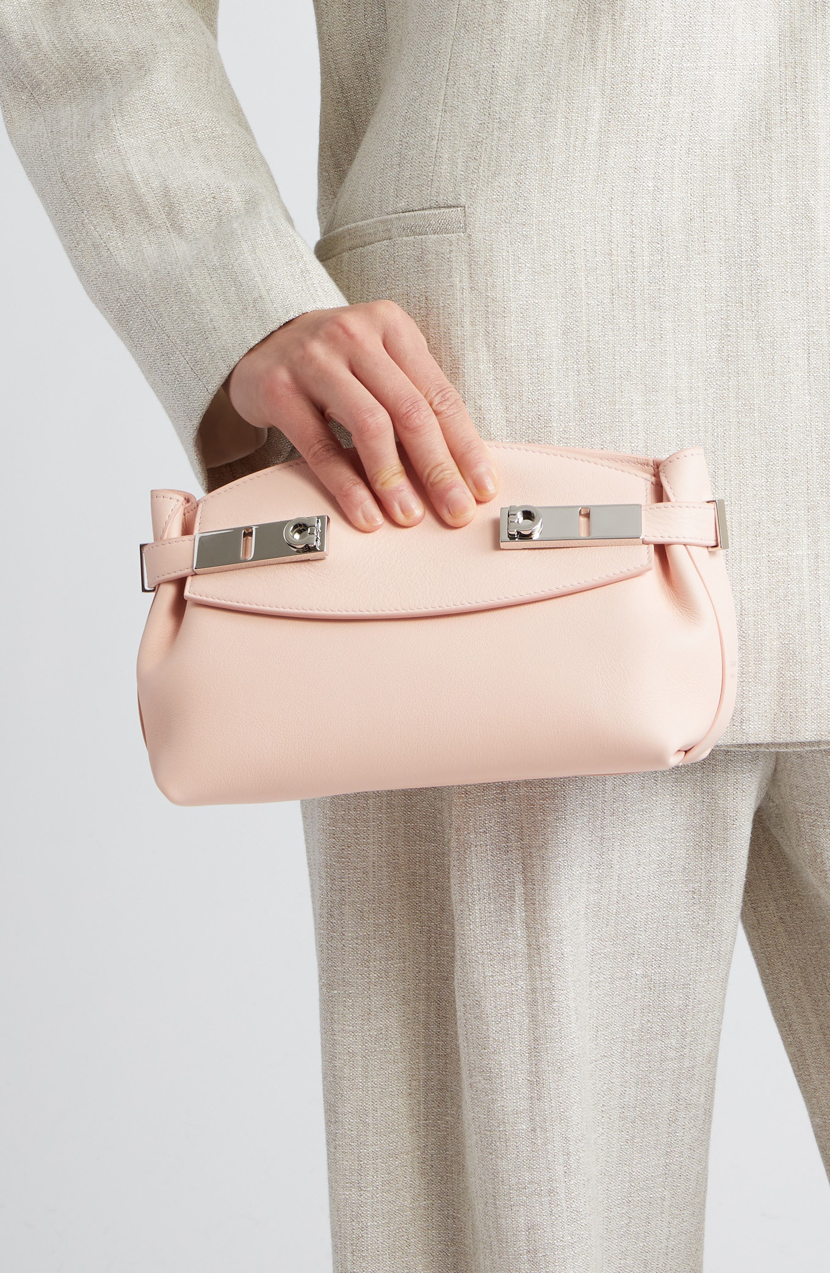 Hug Small Leather Pouch - 3