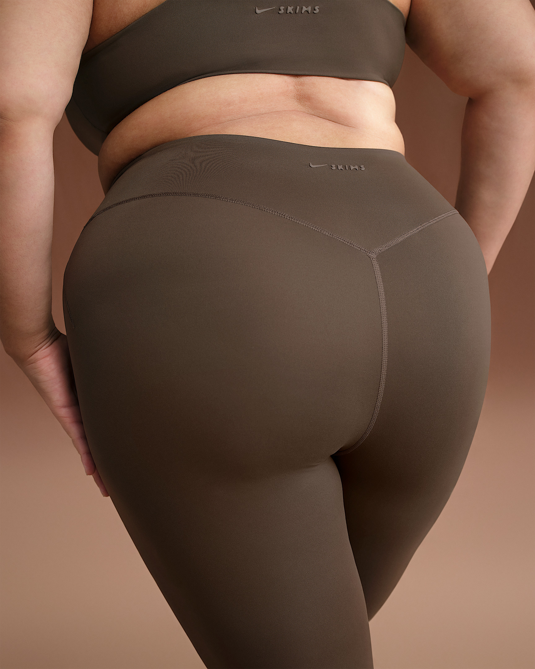 NikeSKIMS Matte Women's High-Waisted 26" Leggings - 8