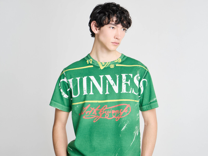 JW Anderson JW ANDERSON X GUINNESS  BOTTLE TOP PRINT T-SHIRT IN GREEN outlook