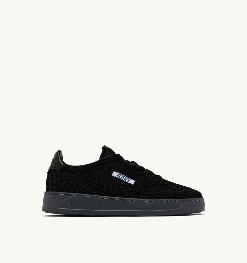 MEDALIST EASEKNIT LOW SNEAKERS IN BLACK KNIT 1