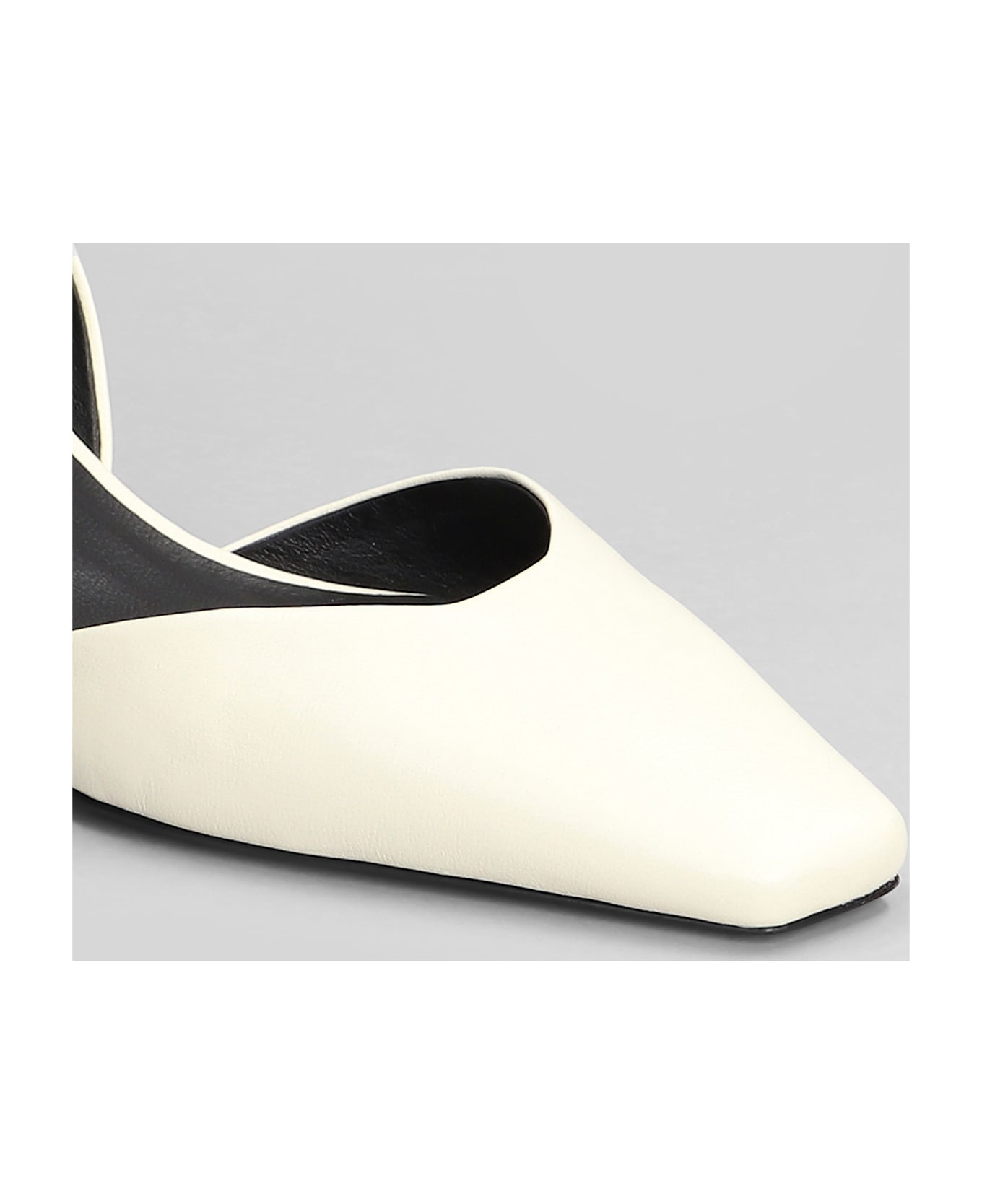 Akila Pumps In Beige Leather - 5