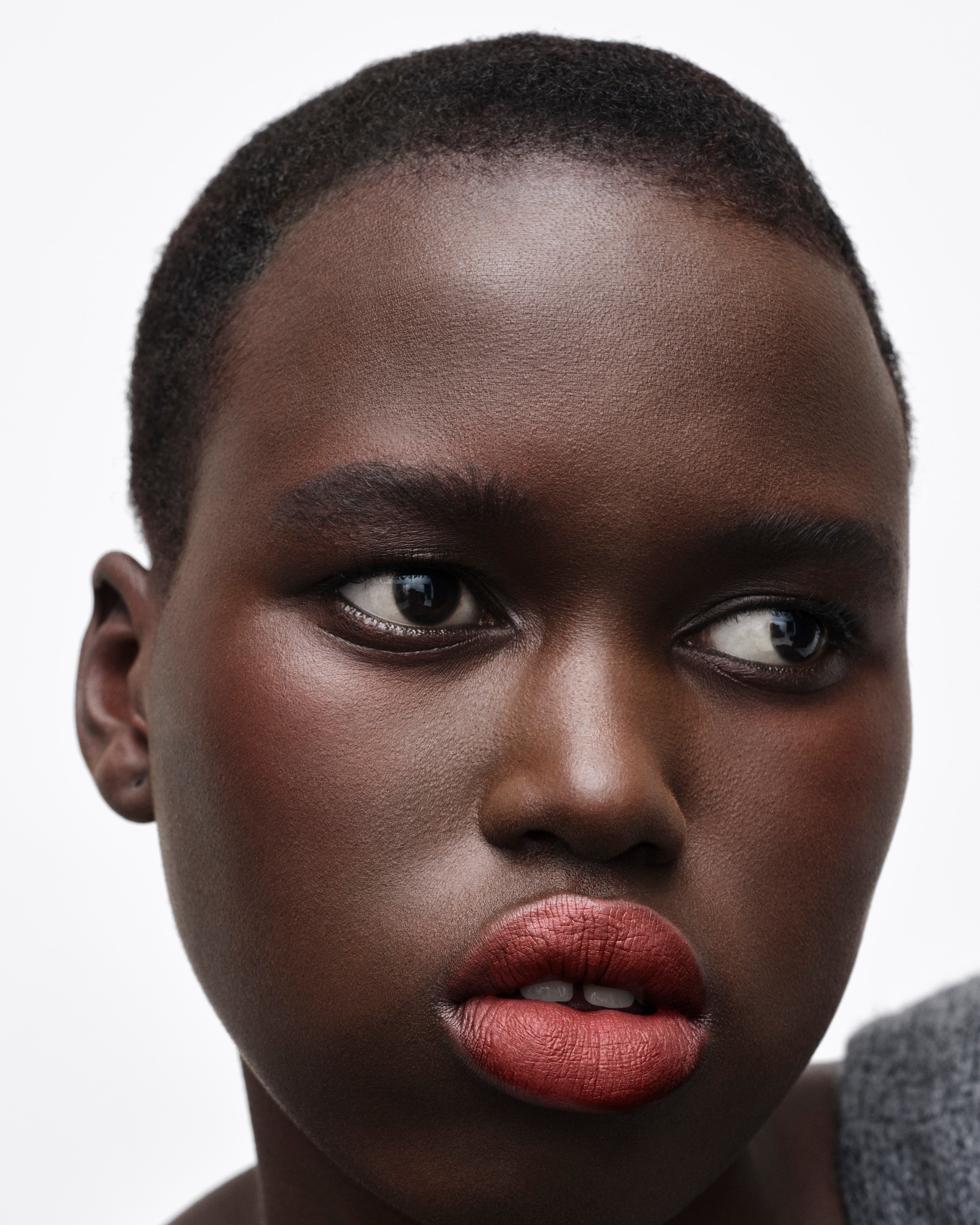Prada Monochrome Soft Matte lipstick - B106 - CARAMEL - 6