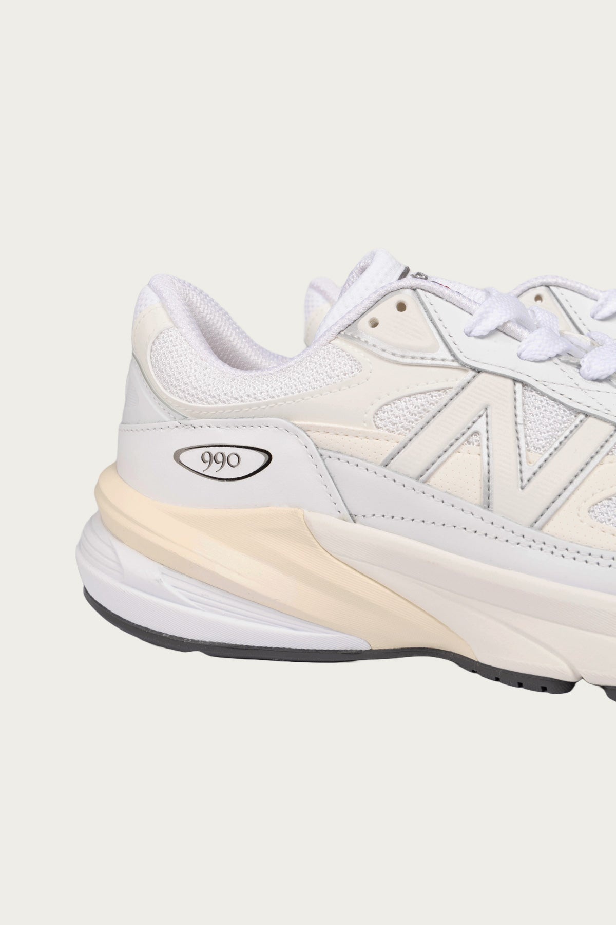 990v6 - White - 4