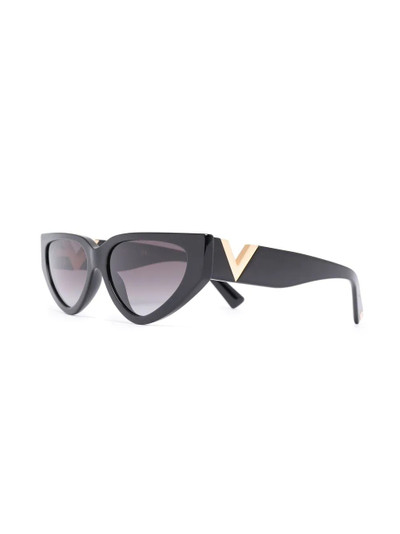 Valentino VA4063 cat-eye sunglasses outlook