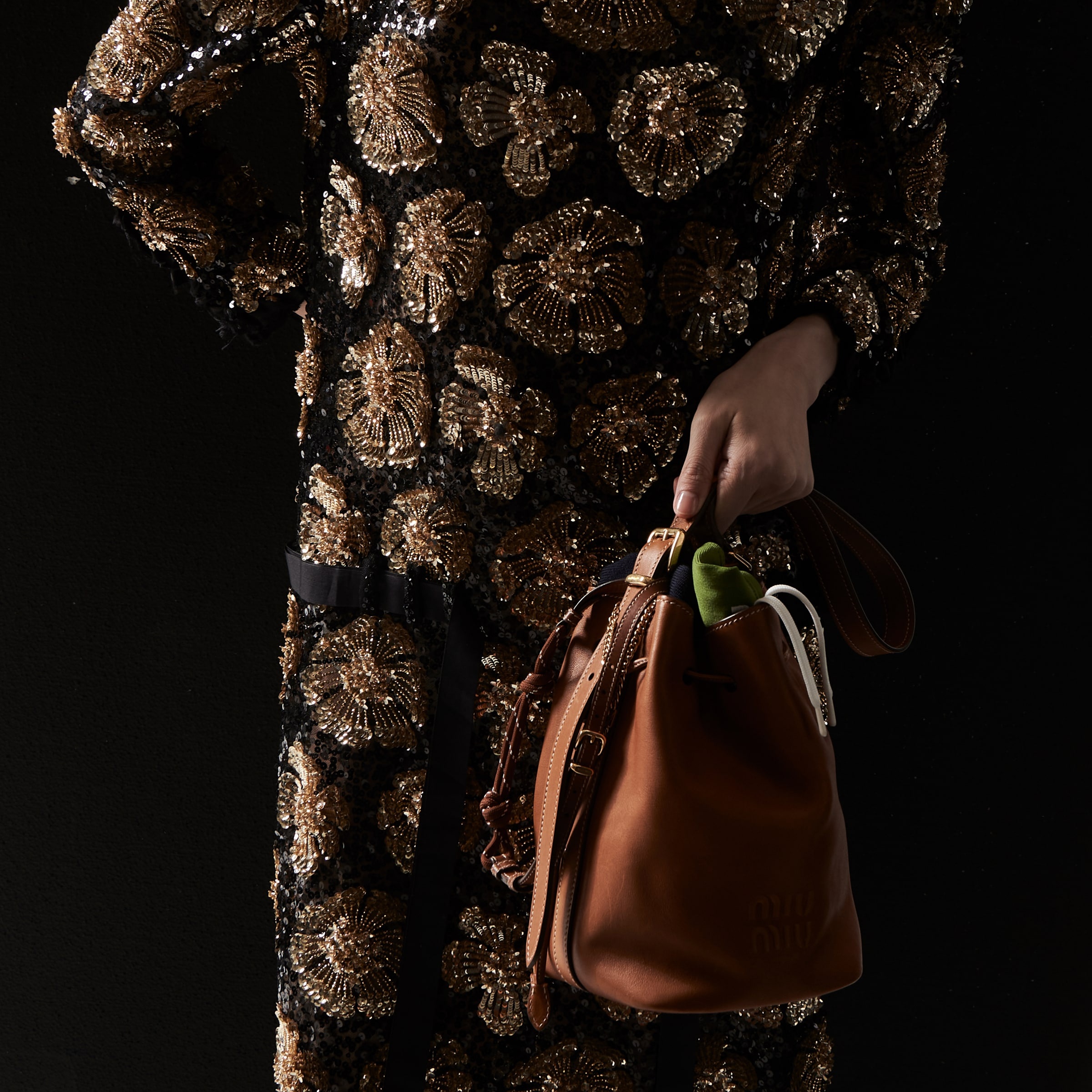 Leather bucket bag - 8