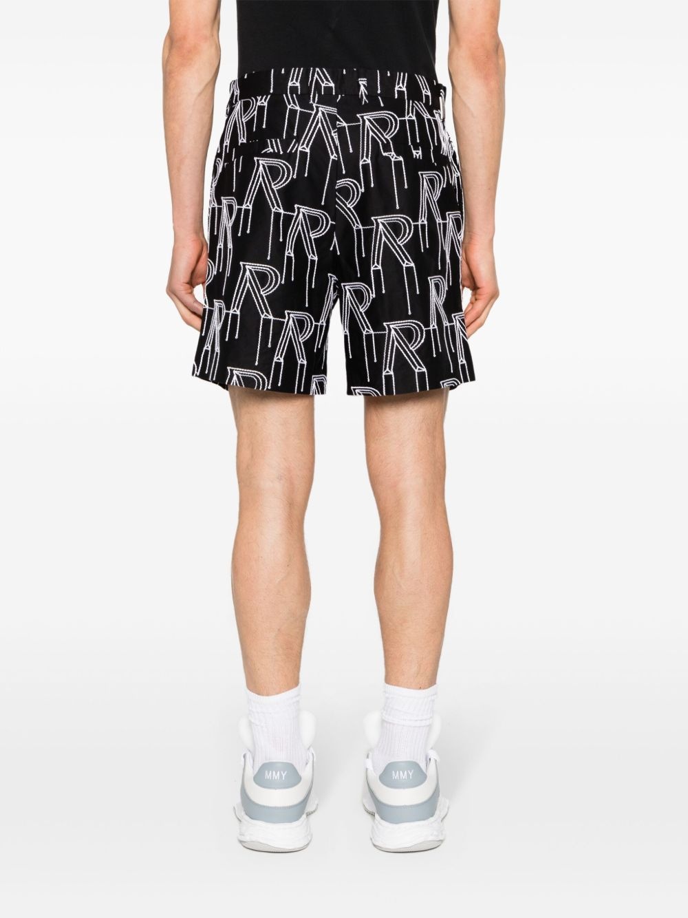 Initial-embroidered tailored shorts - 4