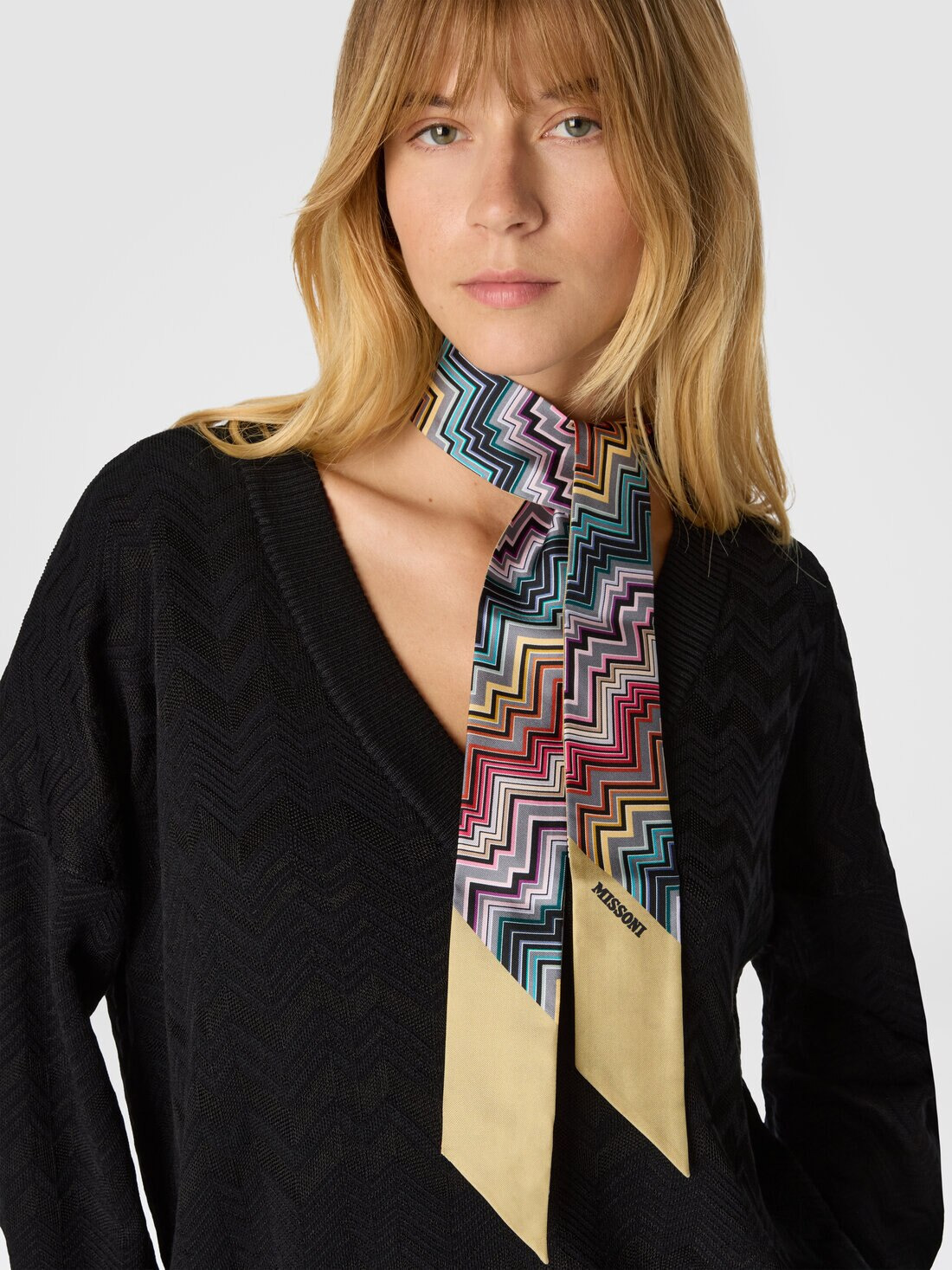 Pocket square scarf with zigzag pattern - 3