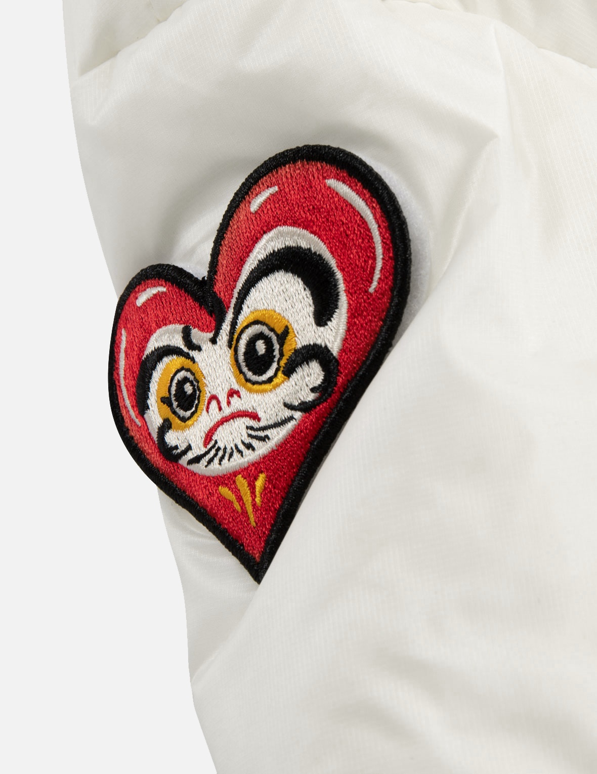 LOGO AND DARUMA HEART EMBROIDERED BADGES FASHION FIT DOWN JACKET - 7