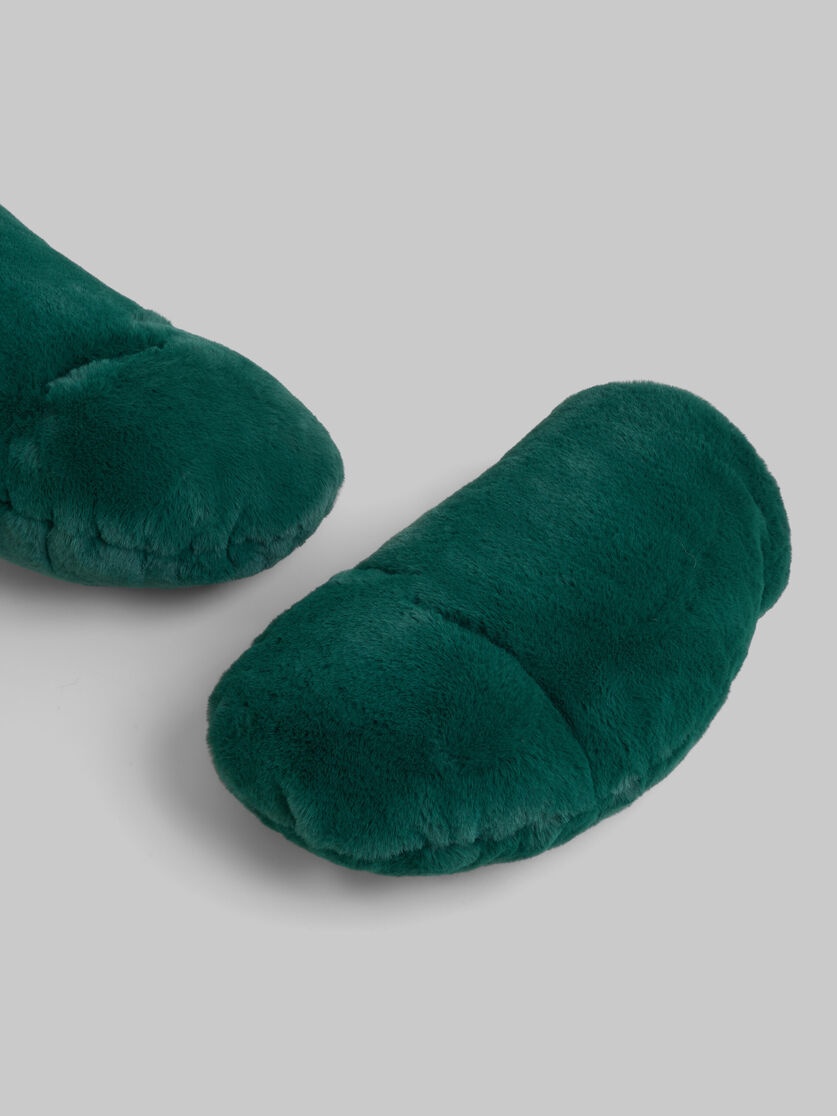 GREEN PADDED FAUX FUR MITTENS - 3