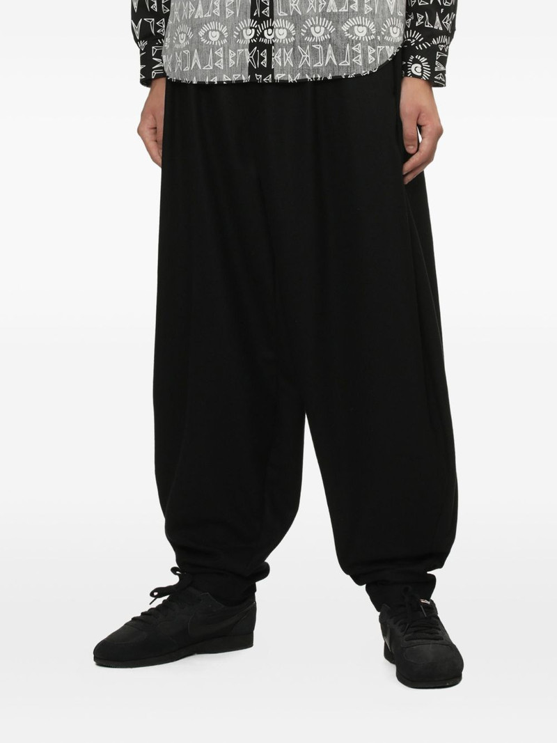 elastic-waist trousers 3