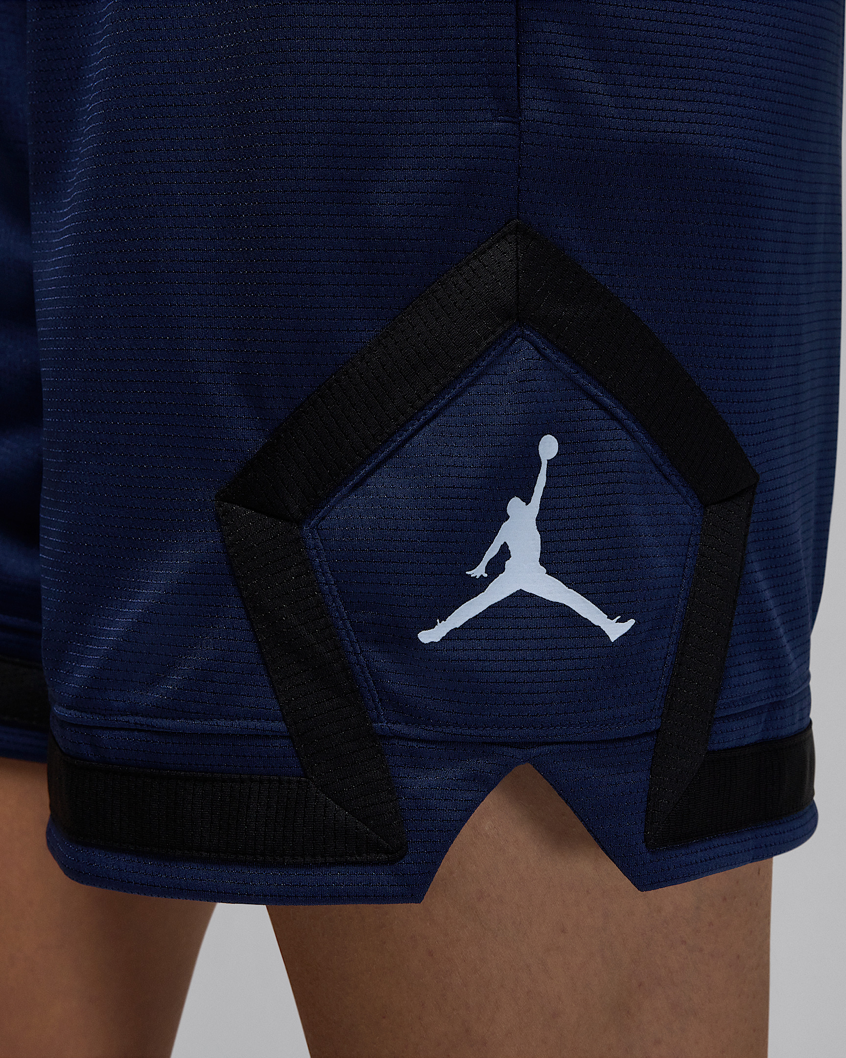 Jordan Sport Women's 4" Diamond Shorts - 6