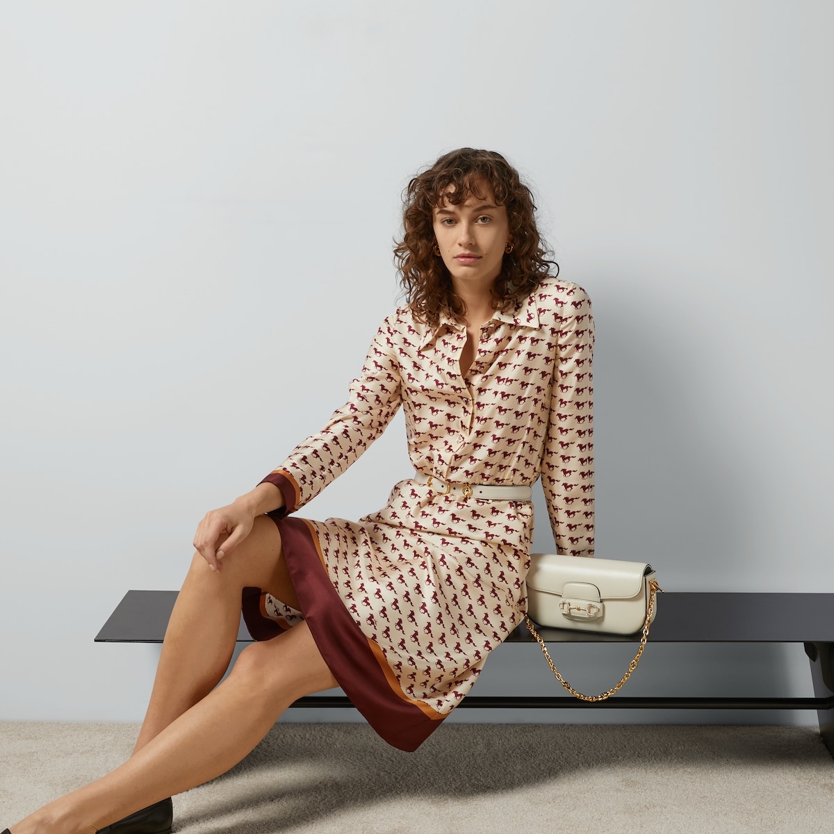 Diagonal horses print silk dress - 5