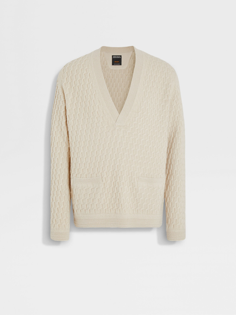 LIGHT BEIGE OASI CASHMERE V-NECK 1