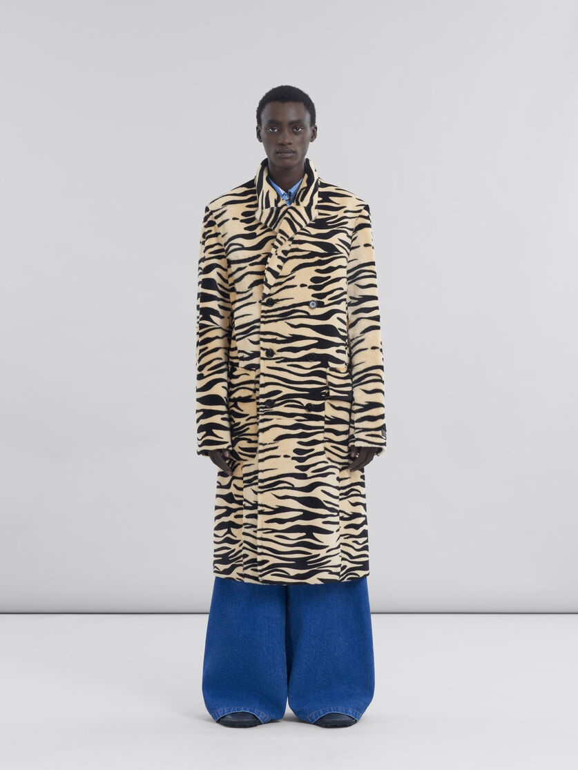 DOUBLE BREASTED TIGER PRINT SHEARLING COAT - 2