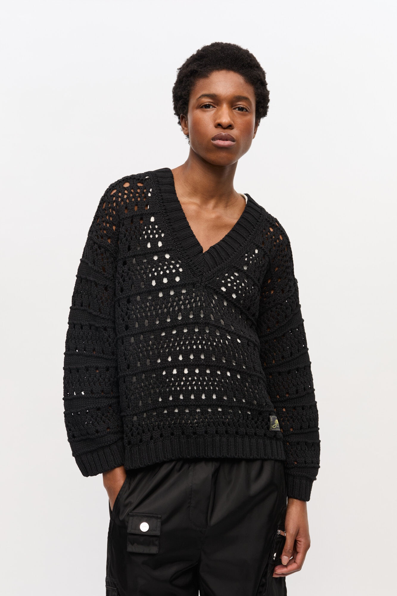 BLACK CROCHET V-NECK SWEATER - 2