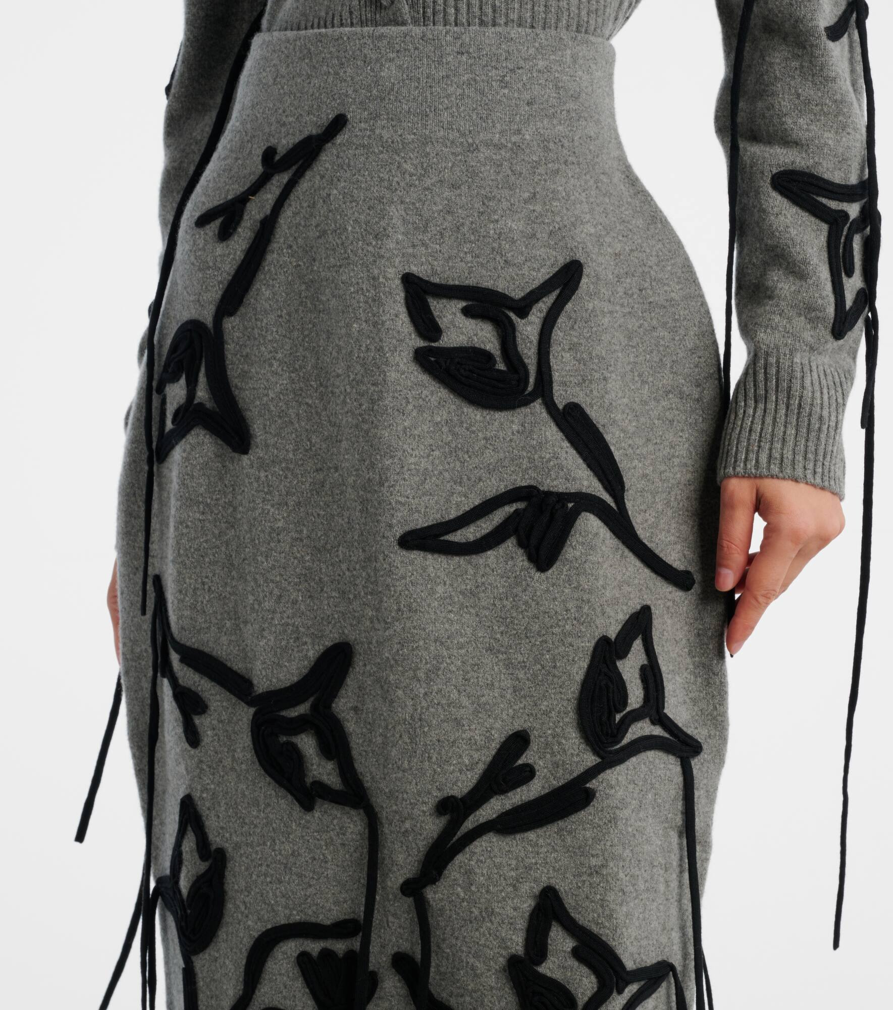 Embroidered wool pencil skirt - 4