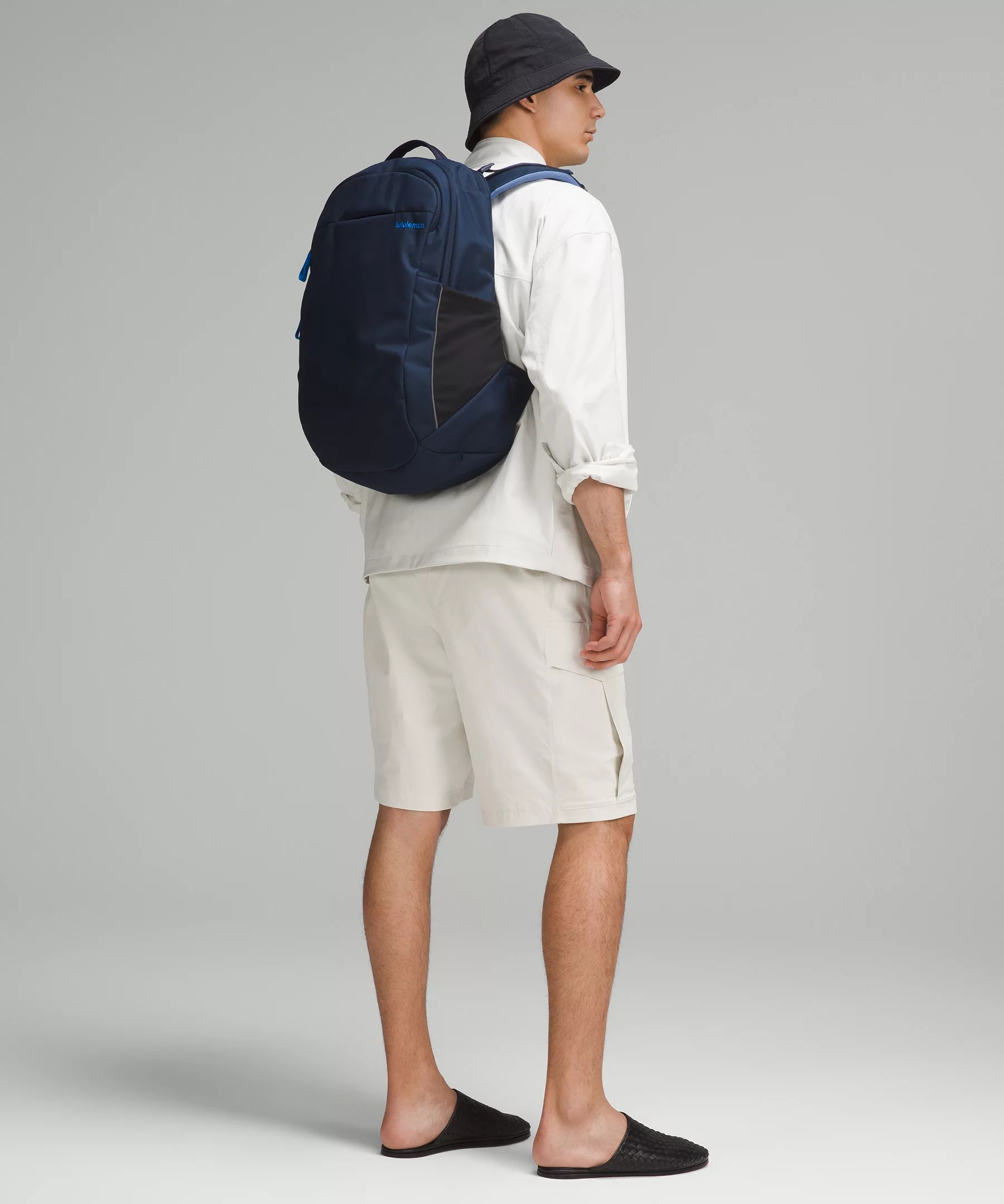 Triple-Zip Backpack 28L - 6