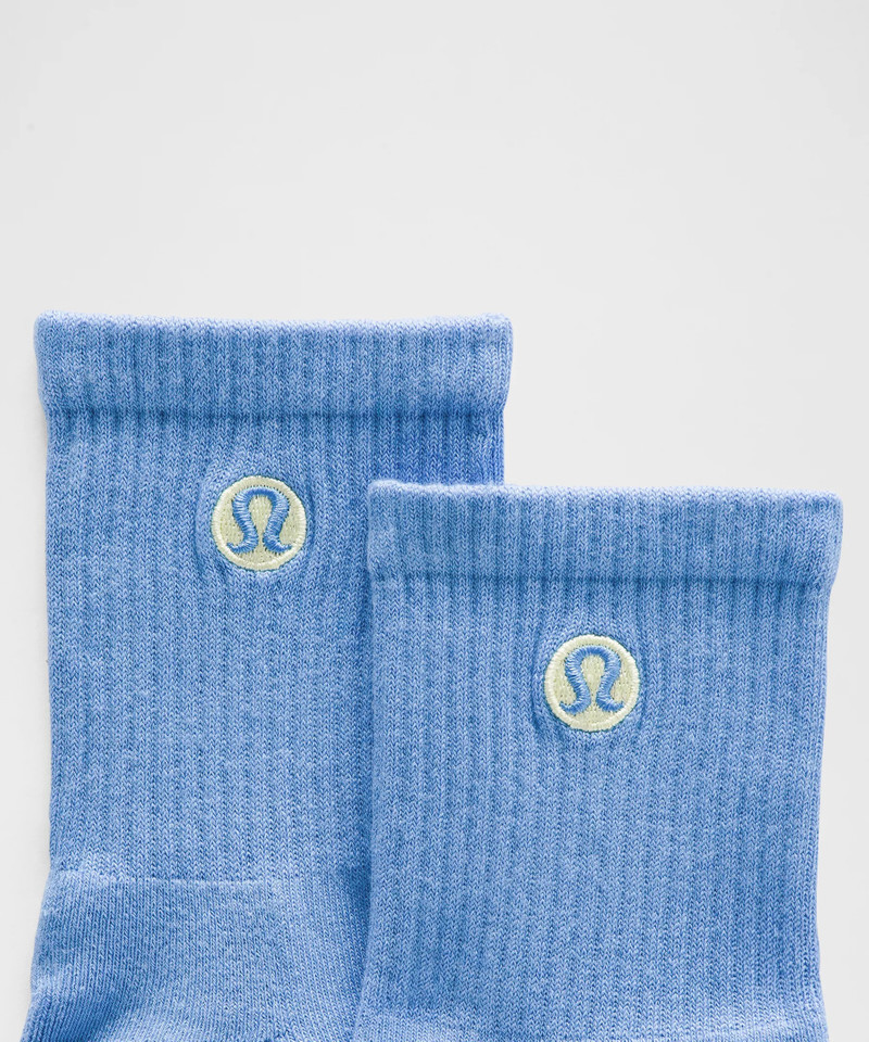 lululemon Unisex Daily Essential Quarter Socks outlook