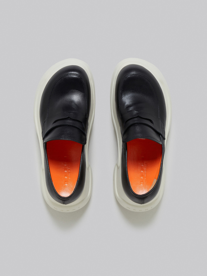 BLACK LEATHER ARAS 23 CHUNKY MOCASSIN 4