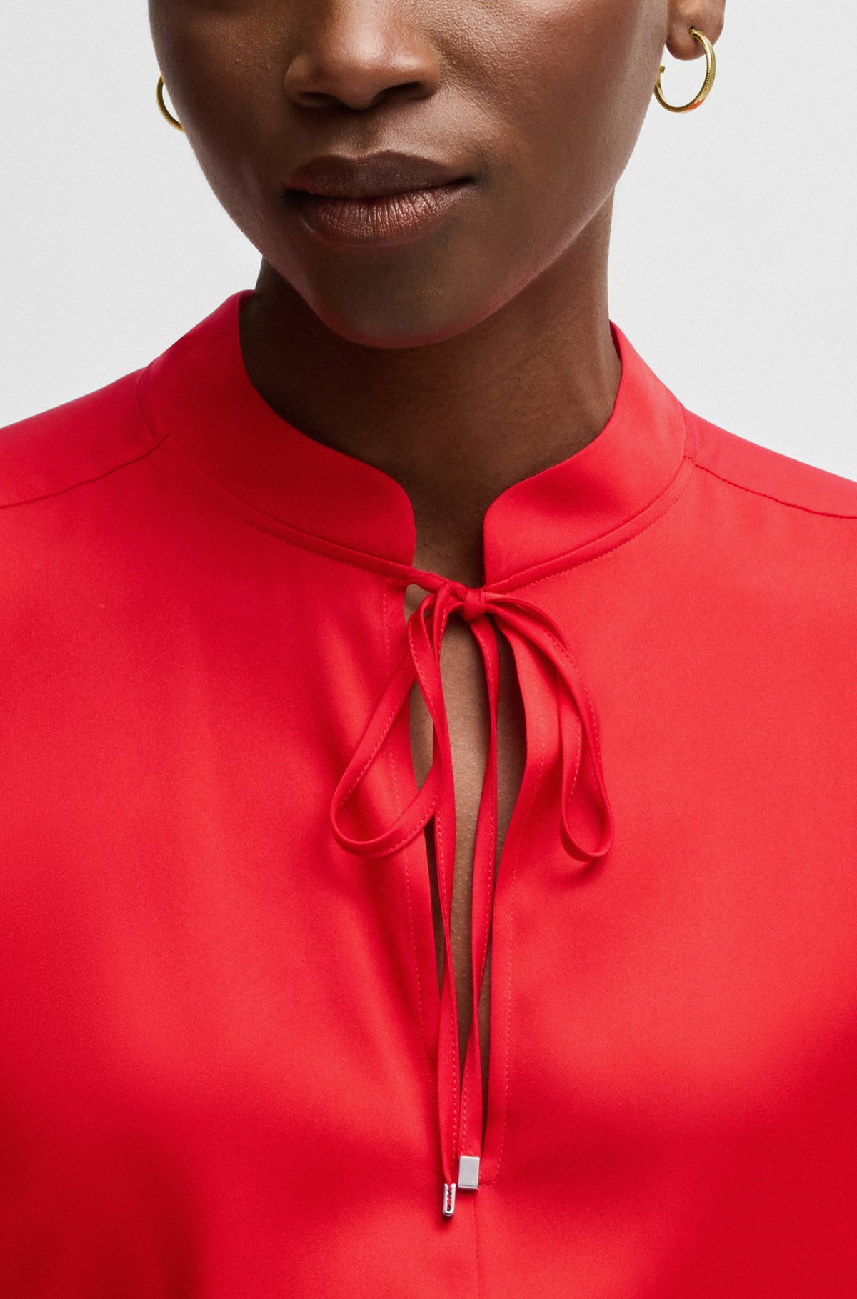 RELAXED-FIT BLOUSE IN STRETCH SILK WITH KEYHOLE NECKLINE - 4