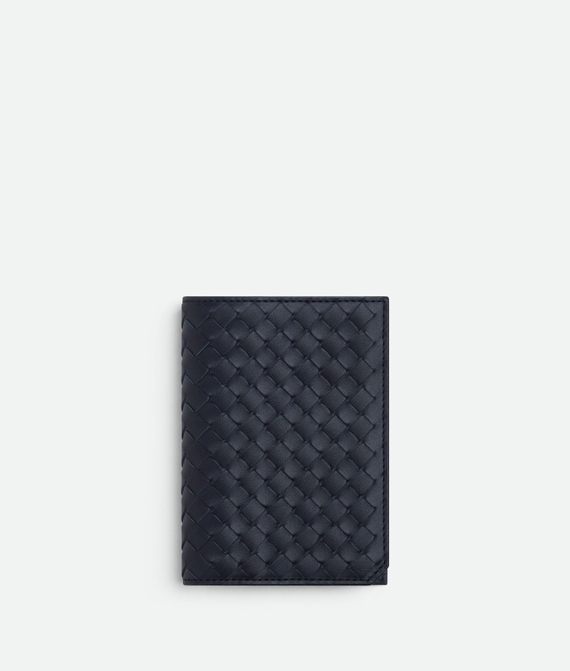 Intrecciato Piccolo Passport Case 1