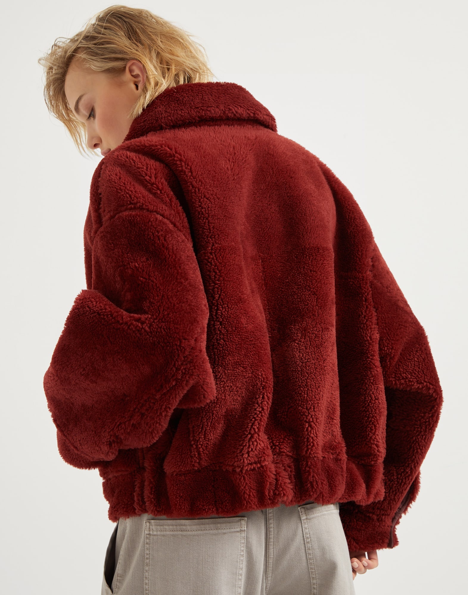 Curly shearling outerwear jacket with shiny zipper pull - 2