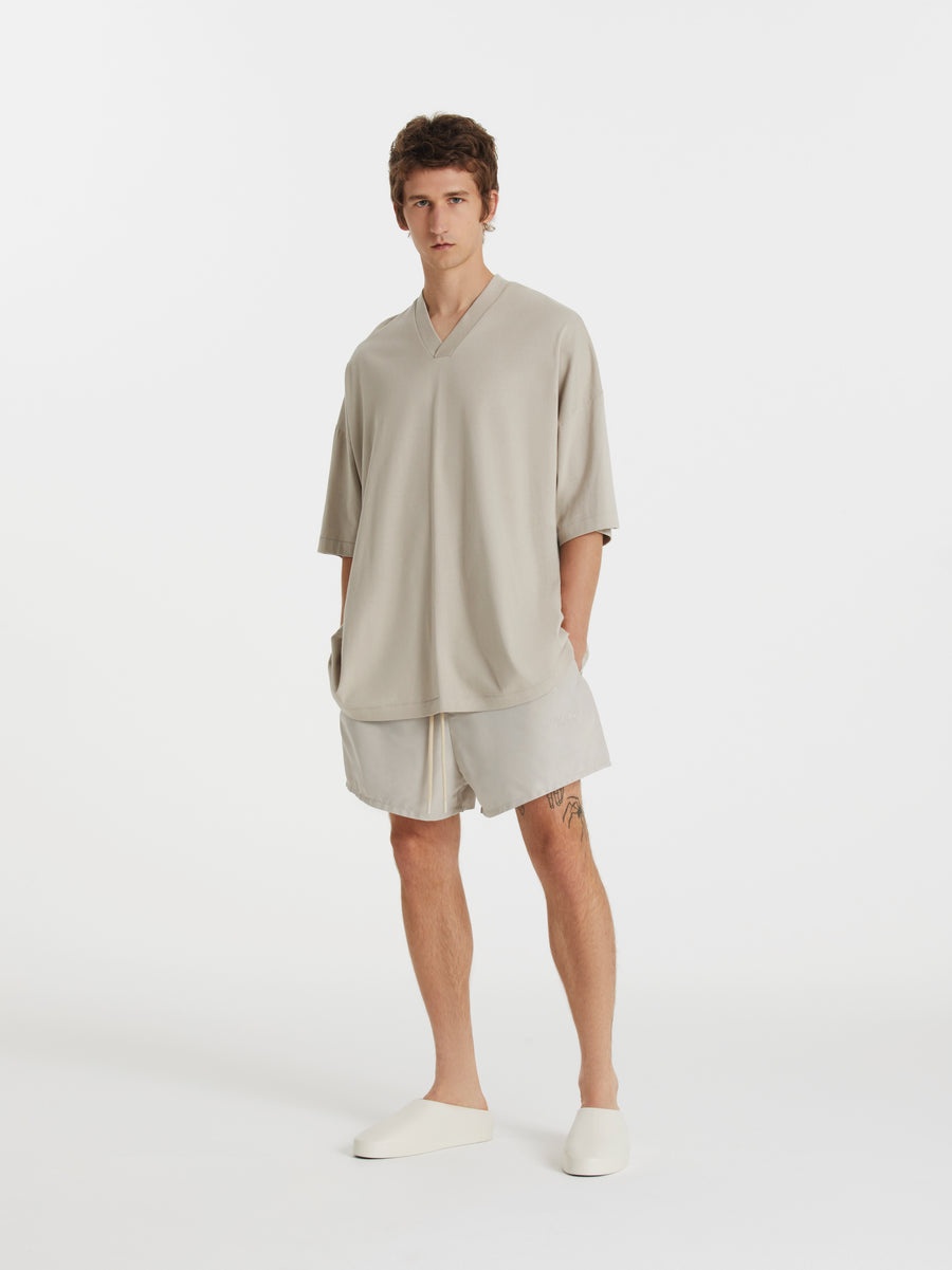 Essentials V-Neck - 4