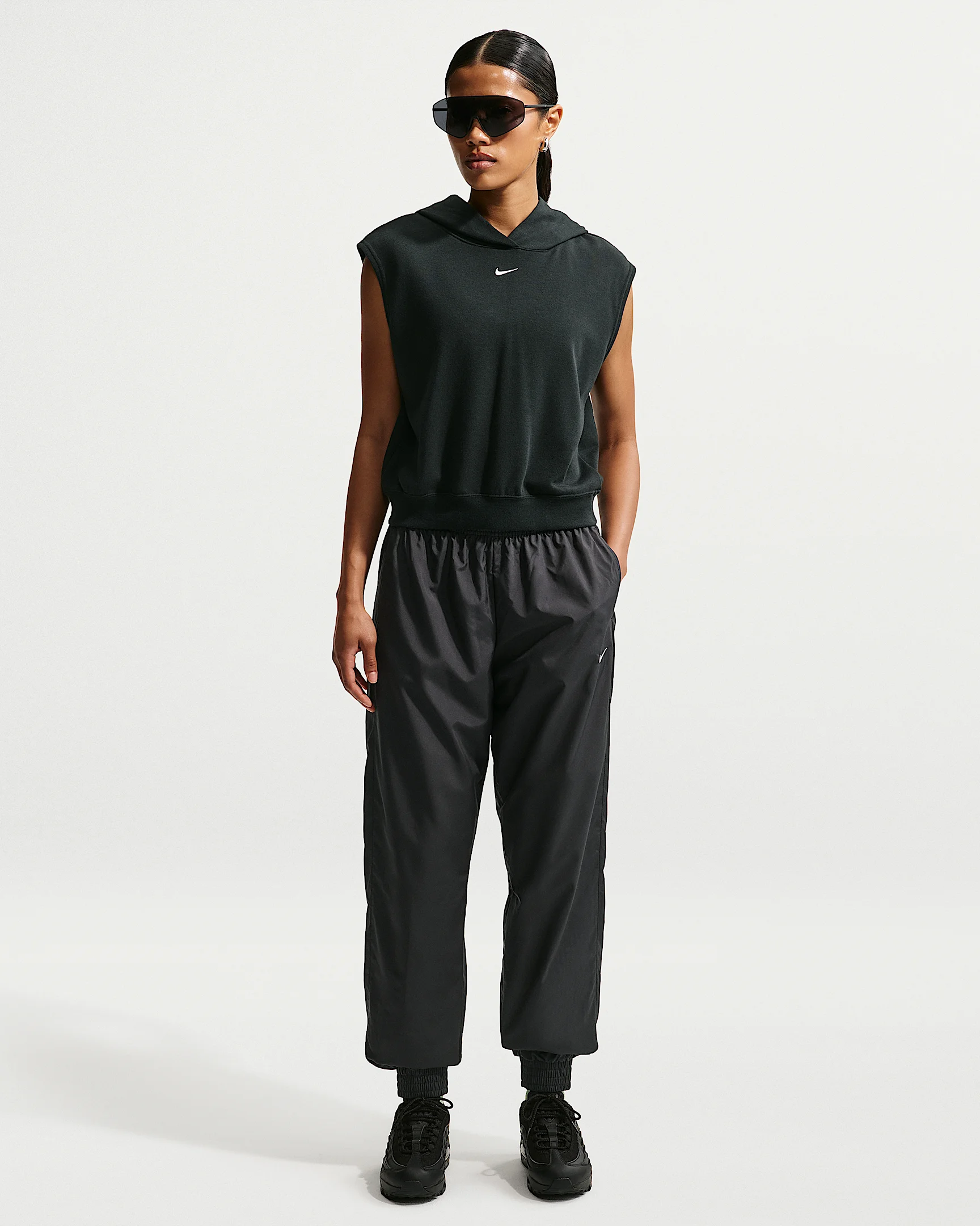 Nike Sportswear Classic Wovens Women's UV Protection Mid-Rise Loose Joggers - 1