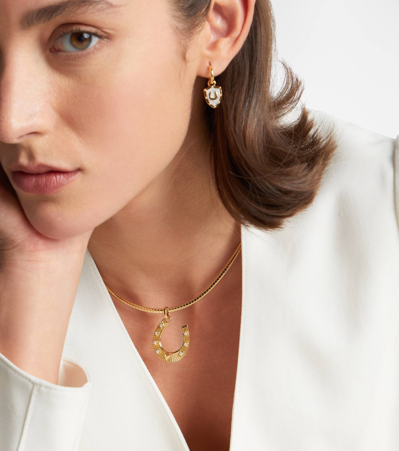 FOUNDRAE 18kt gold pendant with diamonds outlook