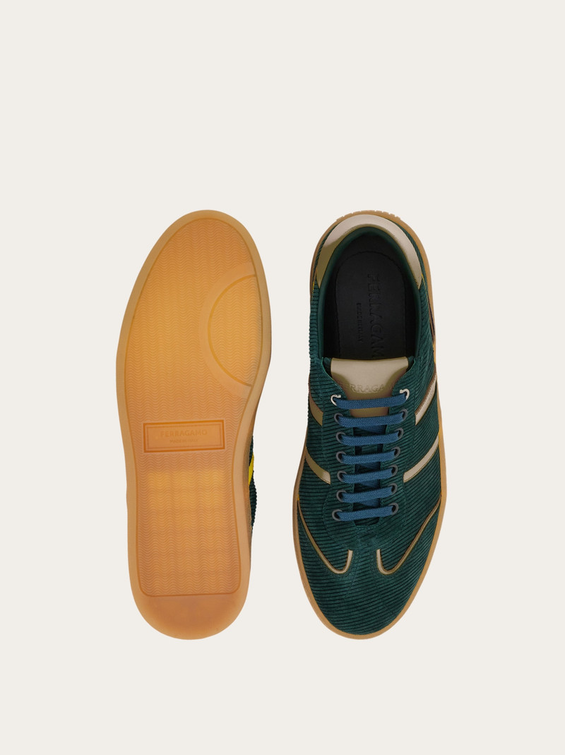 Low-top sneaker with logo 5