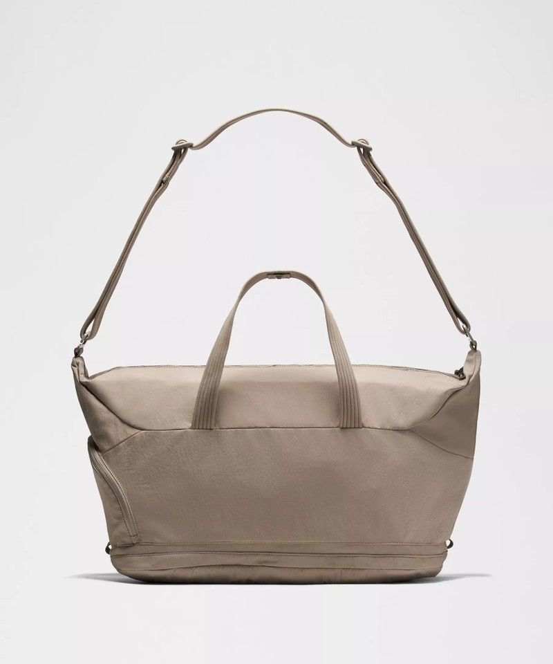 lululemon 3-in-1 Gym Duffle Bag 30L outlook