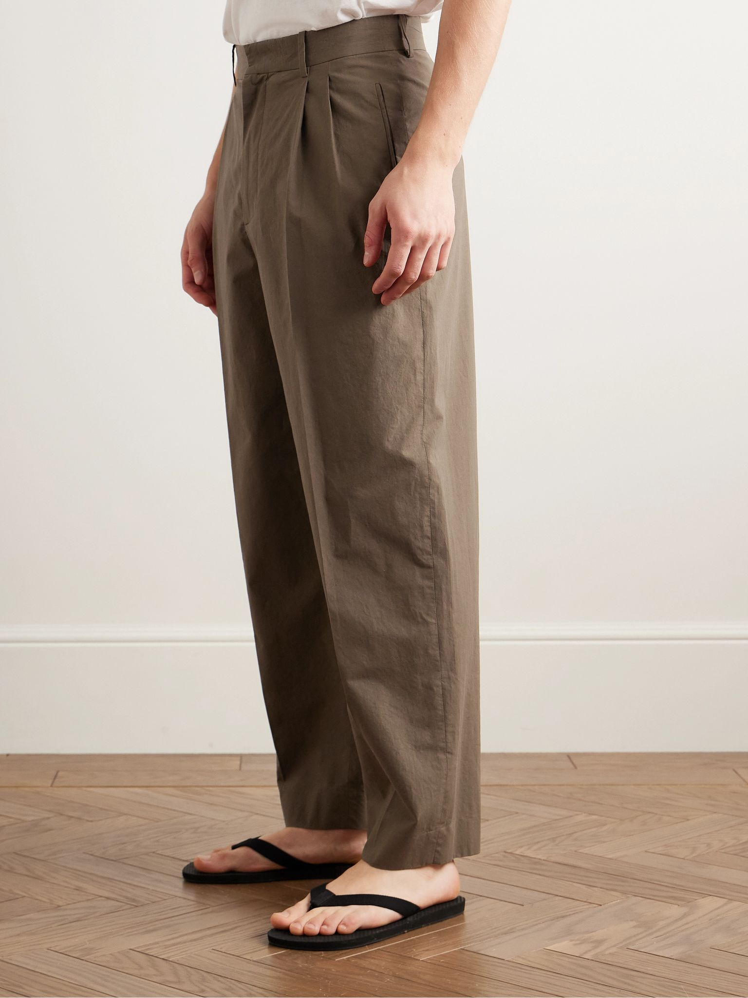 Silas Tapered Pleated Cotton Trousers Brown - 3
