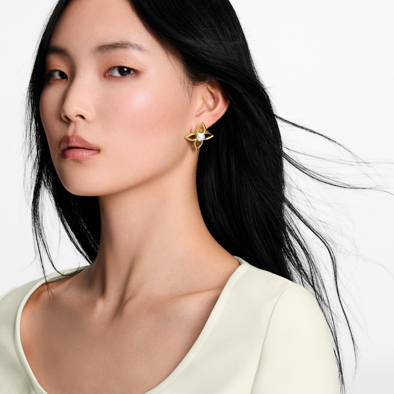 Pearly Flower Stud Earrings 4