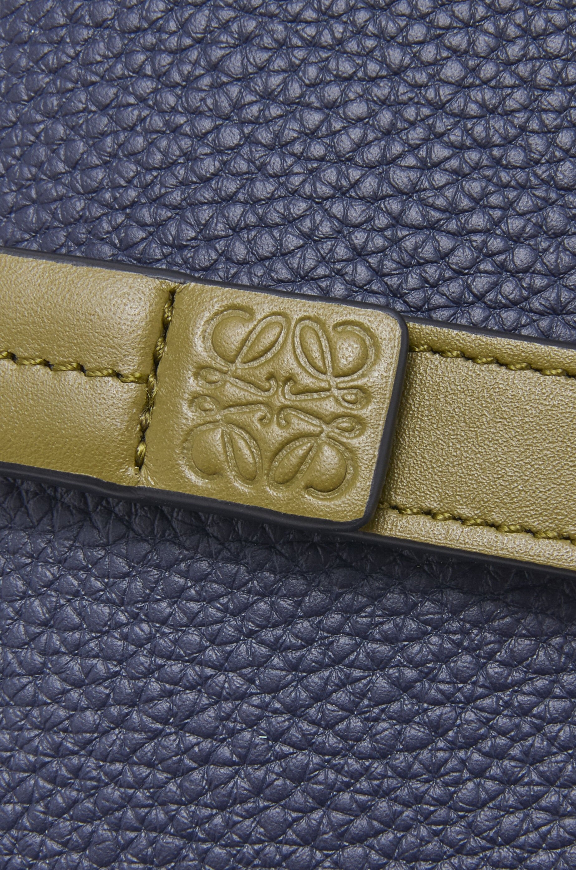 Compact zip wallet in soft grained calfskin - 5