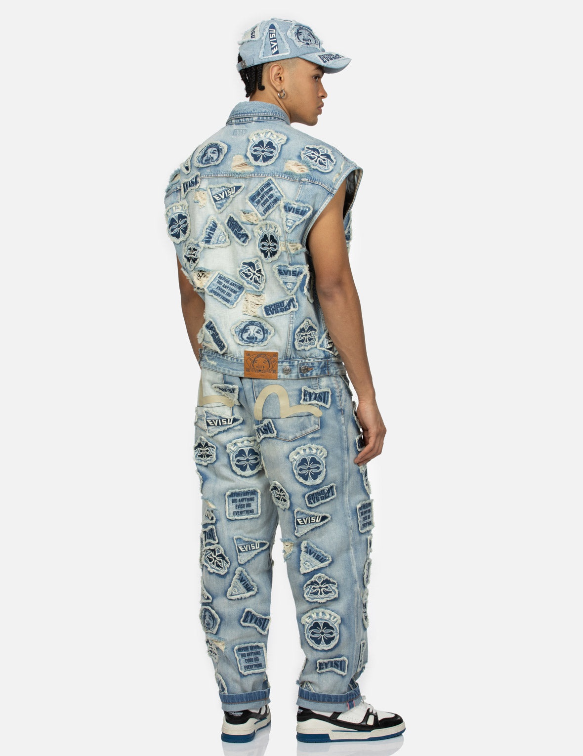 MultipleBadgesDeconstructed Relax Fit Jeans - 4