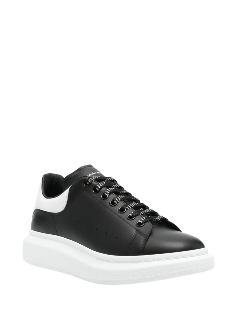 Alexander McQueen Sneaker Larry outlook