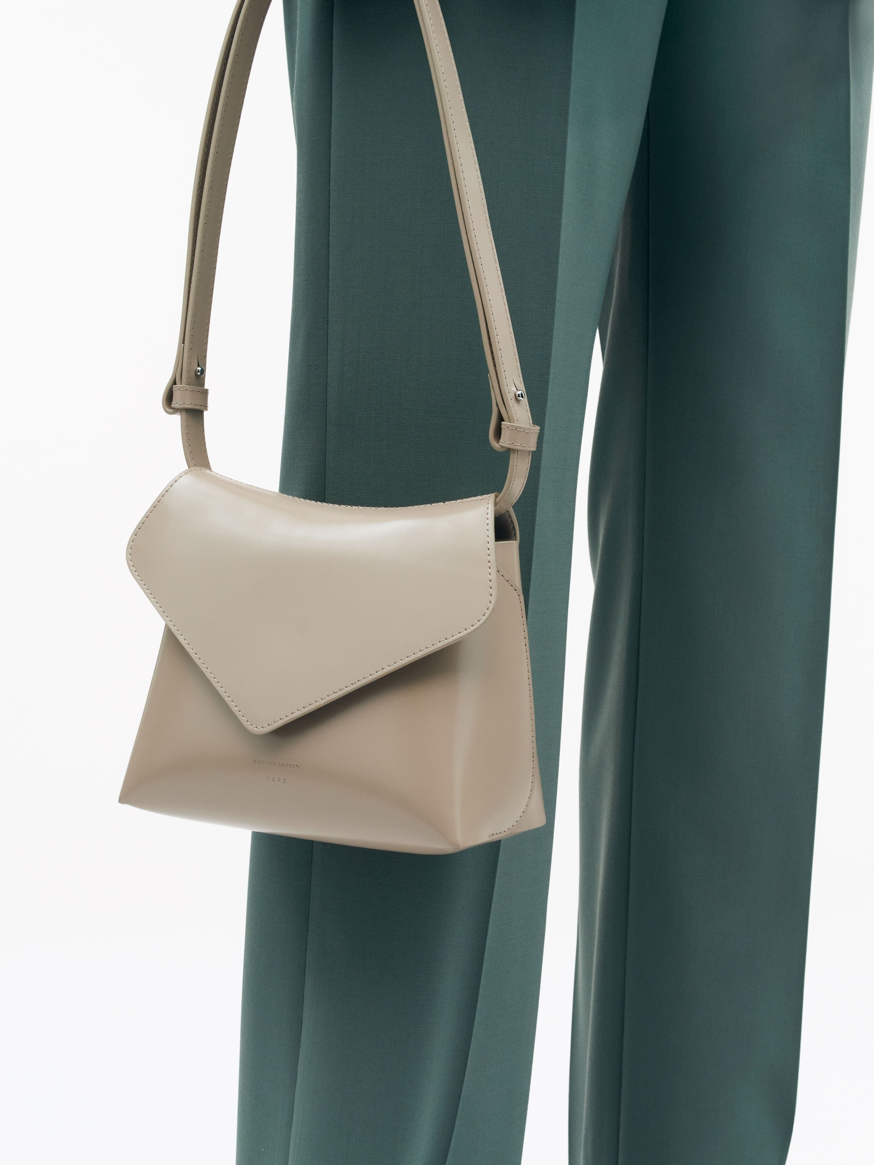 Madlen Leather Shoulder Handbag - 4