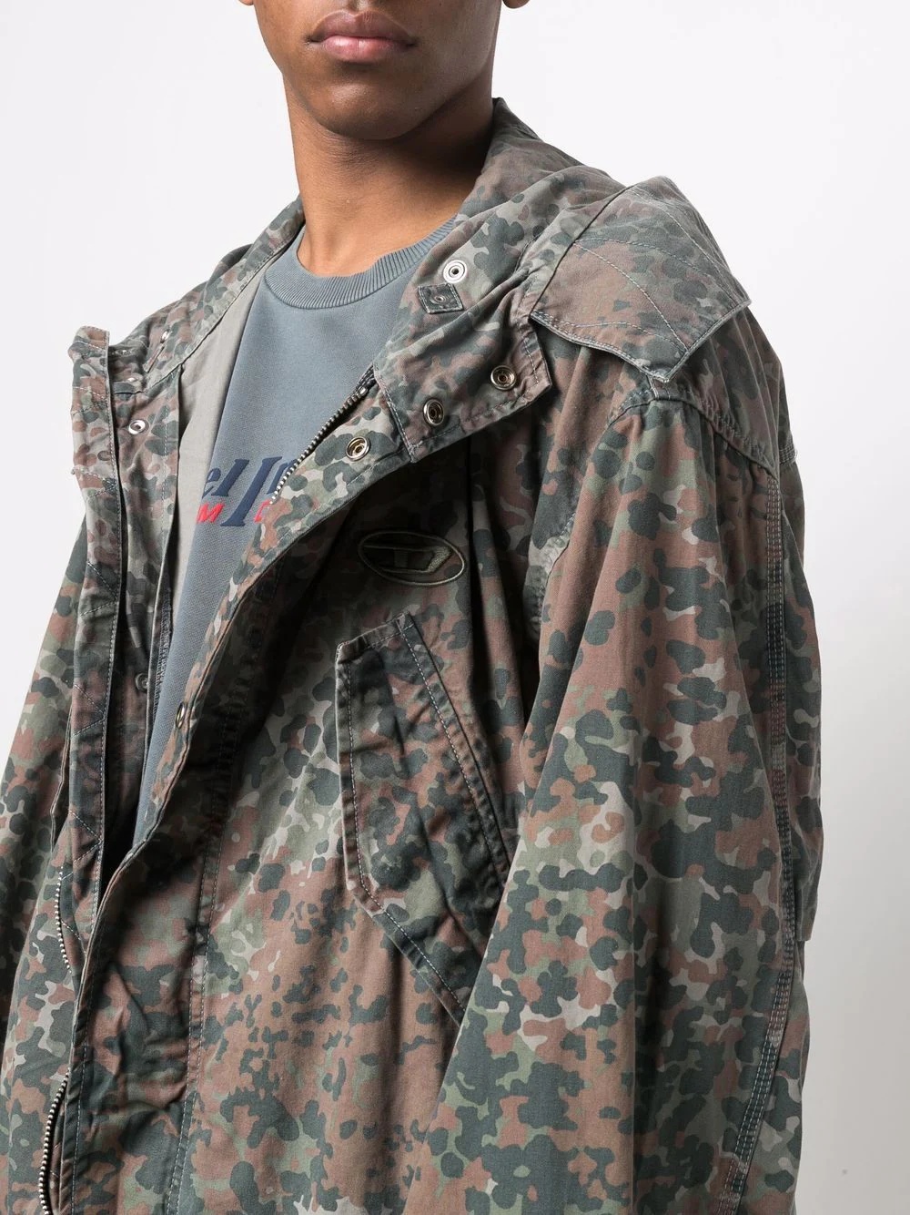 camouflage-print hooded parka - 5